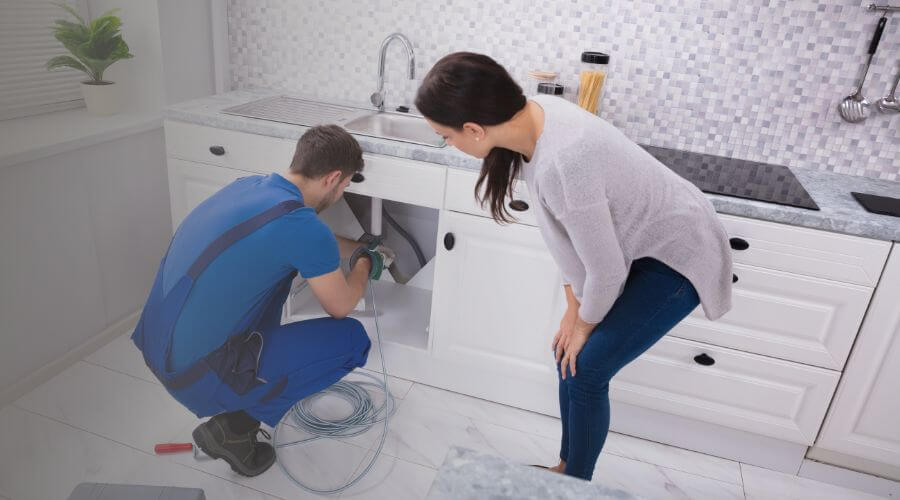 Expert burst pipe repair services in Tamaroa, IL